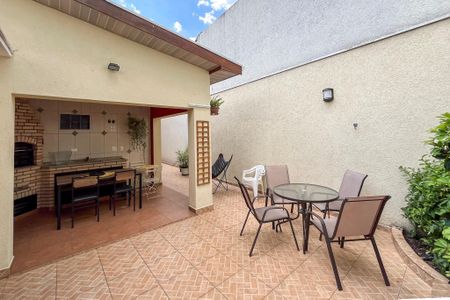 Casa à venda com 200m², 3 quartos e 3 vagasChurrasqueira