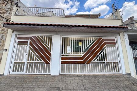 Casa à venda com 200m², 3 quartos e 3 vagasFachada