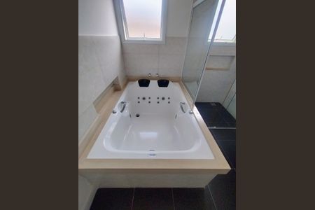 Casa de condomínio para alugar com 460m², 3 quartos e 6 vagasSuíte 1 Banheiro 