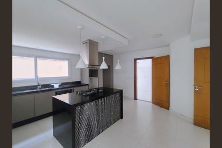 Casa de condomínio para alugar com 460m², 3 quartos e 6 vagasCozinha 