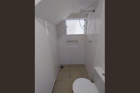 Casa de condomínio para alugar com 460m², 3 quartos e 6 vagasBanheiro de serviço