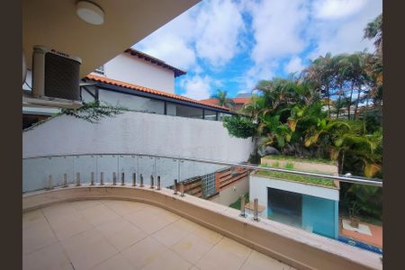 Casa de condomínio para alugar com 460m², 3 quartos e 6 vagasSuíte 4 Sacada