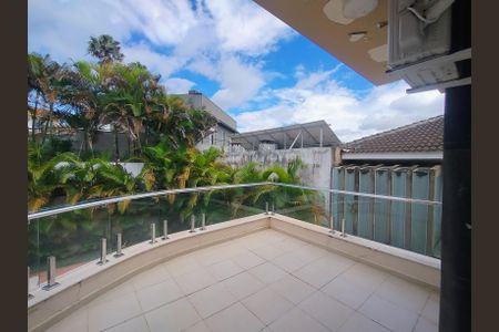 Casa de condomínio para alugar com 460m², 3 quartos e 6 vagasSuíte 3 Sacada