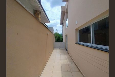 Casa de condomínio para alugar com 460m², 3 quartos e 6 vagasCorredor