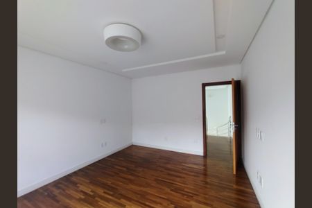 Casa de condomínio para alugar com 460m², 3 quartos e 6 vagasSuíte 2