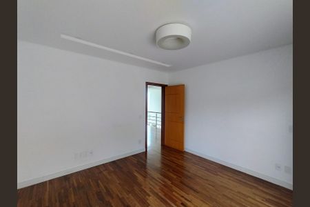 Casa de condomínio para alugar com 460m², 3 quartos e 6 vagasSuíte 3