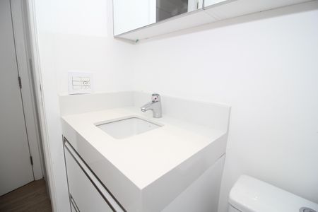 Apartamento à venda com 100m², 2 quartos e 3 vagasBanheiro da Suíte 2