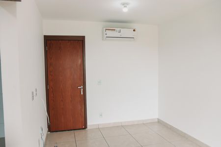 Sala de apartamento para alugar com 2 quartos, 70m² em Santa Genoveva, Goiânia