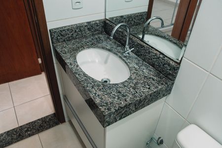 Apartamento para alugar com 70m², 2 quartos e 1 vaga Apartamento para alugar com 70m², 2 quartos e 1 vagaBanheiro da Suíte