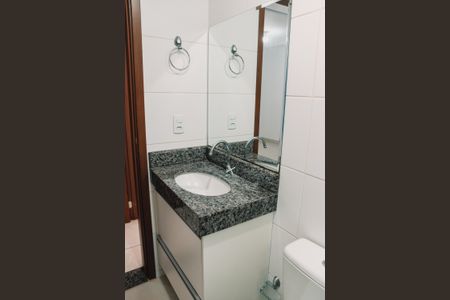 Apartamento para alugar com 70m², 2 quartos e 1 vaga Apartamento para alugar com 70m², 2 quartos e 1 vagaBanheiro da Suíte