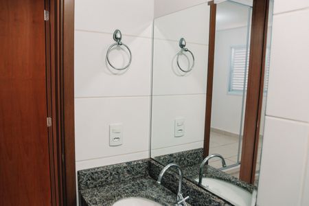 Apartamento para alugar com 70m², 2 quartos e 1 vaga Apartamento para alugar com 70m², 2 quartos e 1 vagaBanheiro da Suíte