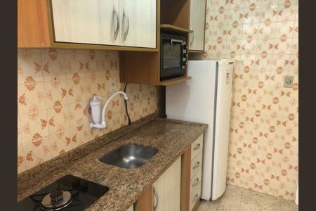 Cozinha  de apartamento para alugar com 1 quarto, 49m² em Santana, Porto Alegre