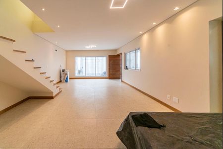 Casa para alugar com 250m², 3 quartos e 4 vagas Casa para alugar com 250m², 3 quartos e 4 vagasSala