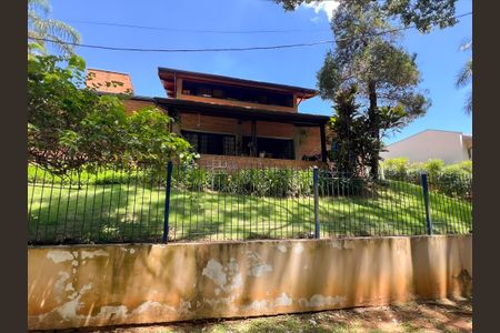 Casa de condomínio para alugar com 400m², 4 quartos e 5 vagas Casa de condomínio para alugar com 400m², 4 quartos e 5 vagasFachada