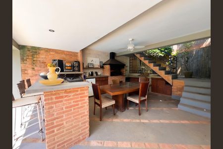 Casa de condomínio para alugar com 400m², 4 quartos e 5 vagas Casa de condomínio para alugar com 400m², 4 quartos e 5 vagasChurrasqueira