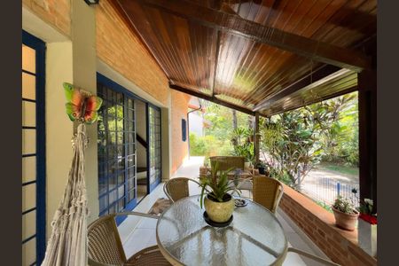 Casa de condomínio para alugar com 400m², 4 quartos e 5 vagas Casa de condomínio para alugar com 400m², 4 quartos e 5 vagasVaranda da Sala