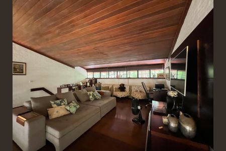 Casa de condomínio para alugar com 400m², 4 quartos e 5 vagas Casa de condomínio para alugar com 400m², 4 quartos e 5 vagasSala de TV