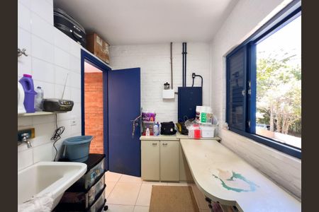 Casa de condomínio para alugar com 400m², 4 quartos e 5 vagas Casa de condomínio para alugar com 400m², 4 quartos e 5 vagasÁrea de Serviço