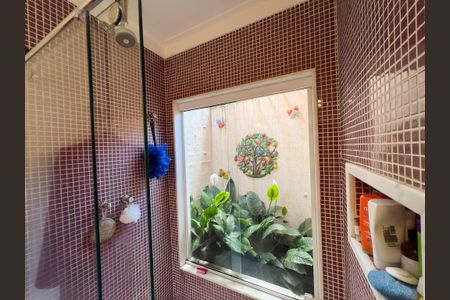 Casa de condomínio para alugar com 400m², 4 quartos e 5 vagas Casa de condomínio para alugar com 400m², 4 quartos e 5 vagasBanheiro da Suíte 1