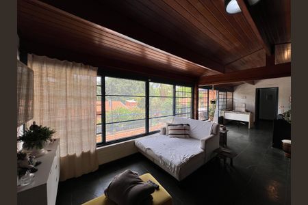 Casa de condomínio para alugar com 400m², 4 quartos e 5 vagasCasa de hóspedes