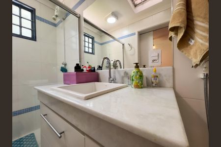 Casa de condomínio para alugar com 400m², 4 quartos e 5 vagas Casa de condomínio para alugar com 400m², 4 quartos e 5 vagasBanheiro da Suíte 2