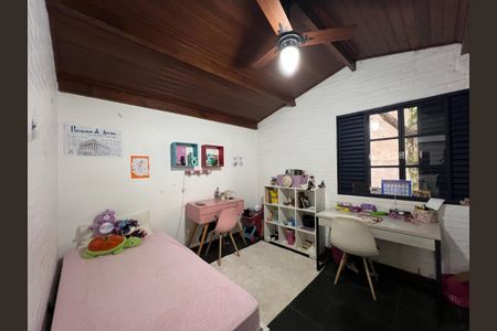 Casa de condomínio para alugar com 400m², 4 quartos e 5 vagasCasa de hóspedes