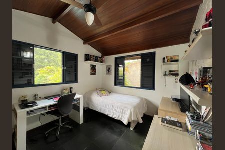 Casa de condomínio para alugar com 400m², 4 quartos e 5 vagasCasa de hóspedes