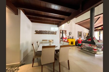 Casa de condomínio para alugar com 400m², 4 quartos e 5 vagas Casa de condomínio para alugar com 400m², 4 quartos e 5 vagasSala