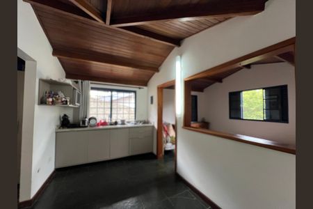 Casa de condomínio para alugar com 400m², 4 quartos e 5 vagasCasa de hóspedes