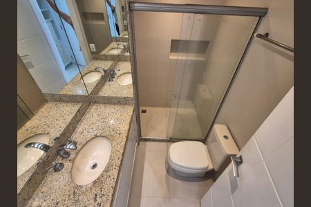 Apartamento à venda com 178m², 4 quartos e 2 vagasBanheiro suite 4