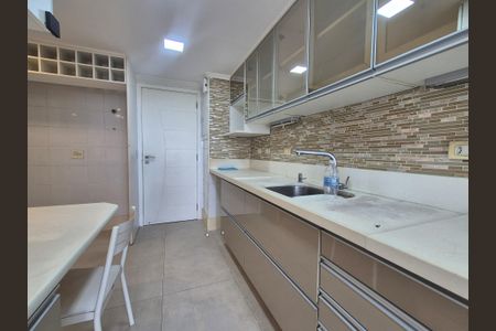 Apartamento à venda com 178m², 4 quartos e 2 vagasCozinha 
