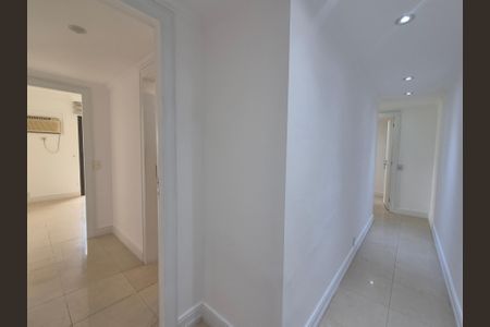 Apartamento à venda com 178m², 4 quartos e 2 vagasCorredor 