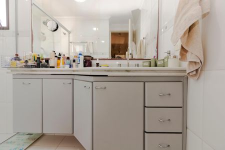 Apartamento à venda com 278m², 4 quartos e 3 vagasBanheiro