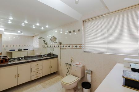 Apartamento à venda com 278m², 4 quartos e 3 vagasBanheiro da Suíte 2 Cobertura