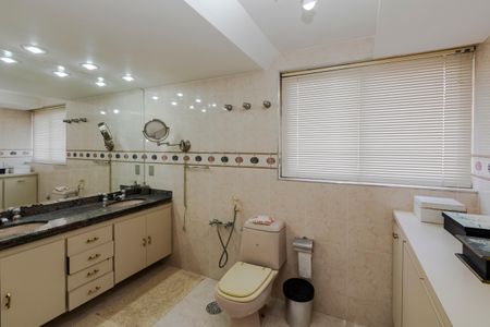 Apartamento à venda com 278m², 4 quartos e 3 vagasBanheiro da Suíte 2 Cobertura