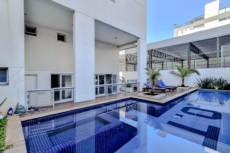 Apartamento à venda com 66m², 2 quartos e 2 vagasÁrea comum - Piscina