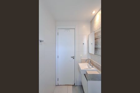 Apartamento à venda com 66m², 2 quartos e 2 vagasBanheiro da Suíte