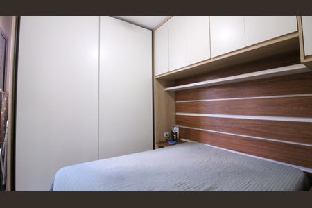 Quarto 1 de apartamento para alugar com 2 quartos, 45m² em Vila Antonieta, São Paulo