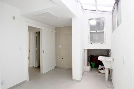 Apartamento à venda com 65m², 2 quartos e sem vagaCozinha + Área de Serviço