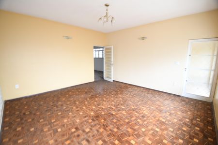 Casa para alugar com 225m², 3 quartos e 2 vagasSala