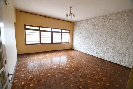 Casa para alugar com 225m², 3 quartos e 2 vagasSala