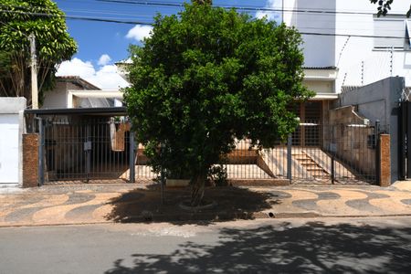 Casa para alugar com 225m², 3 quartos e 2 vagasFachada