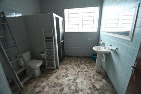 Casa para alugar com 225m², 3 quartos e 2 vagasBanheiro Social