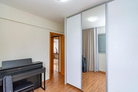 Apartamento à venda com 71m², 2 quartos e 2 vagasQuarto 2