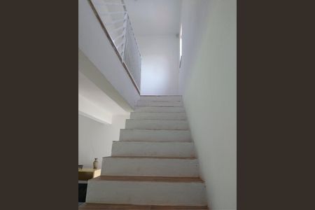 Casa à venda com 249m², 2 quartos e 4 vagasEscada