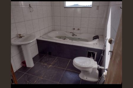 Casa à venda com 249m², 2 quartos e 4 vagasBanheiro