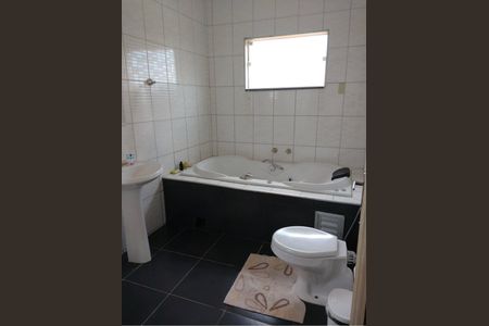 Casa à venda com 249m², 2 quartos e 4 vagasBanheiro