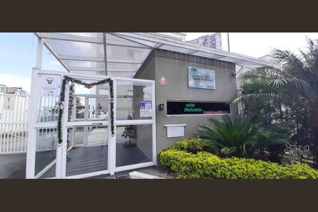 Apartamento à venda com 46m², 2 quartos e 1 vaga Apartamento à venda com 46m², 2 quartos e 1 vagaFachada e portaria