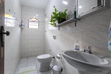 Casa à venda com 360m², 3 quartos e 4 vagasCasa 2 - Banheiro social 