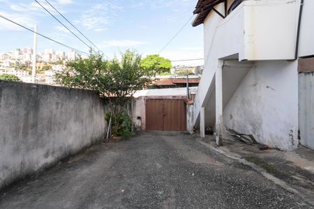 Casa à venda com 360m², 3 quartos e 4 vagasCasa 1 - Garagem